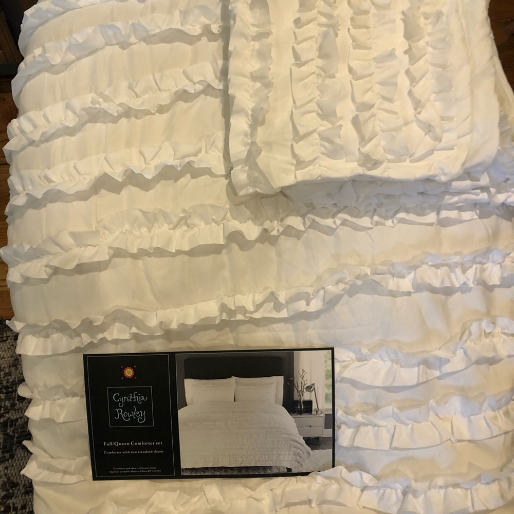 Cynthia Rowley Comforter Set